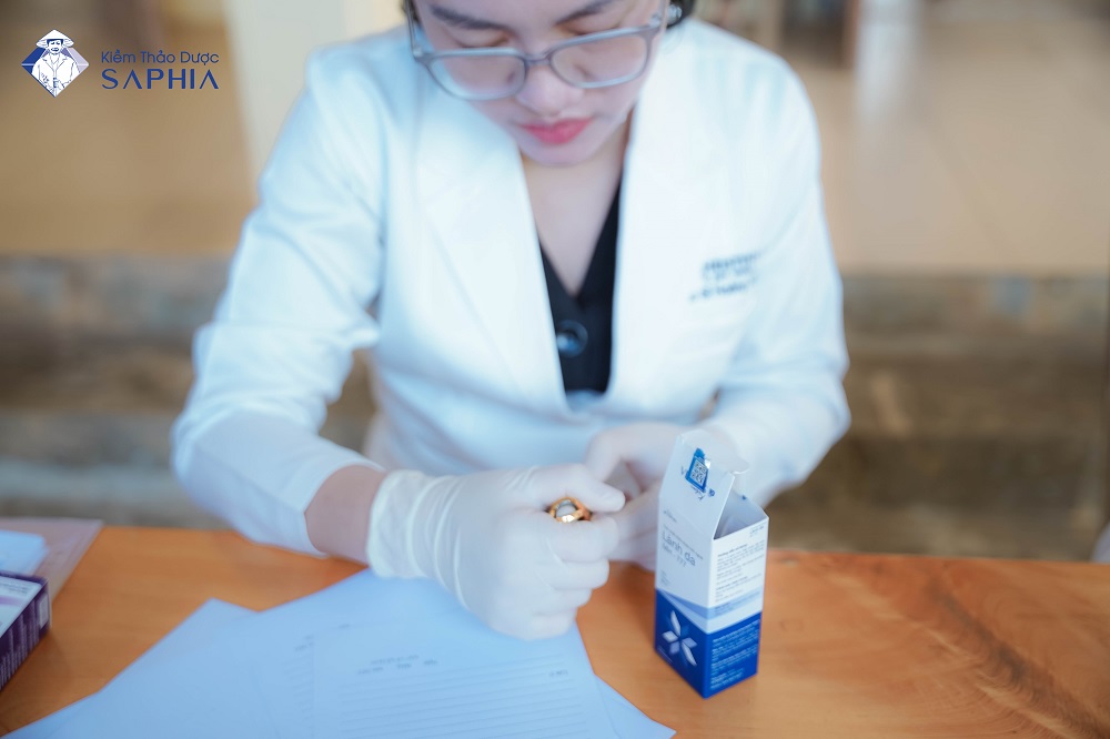 Sản phẩm chăm sóc da của Kiềm thảo dược Saphia sẽ giúp ích rất nhiều cho bà con xã Nậm Càn
